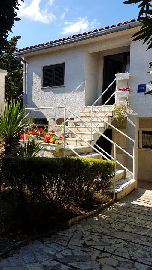 Apartments Mirjana Novi Vinodolski Bagian luar foto
