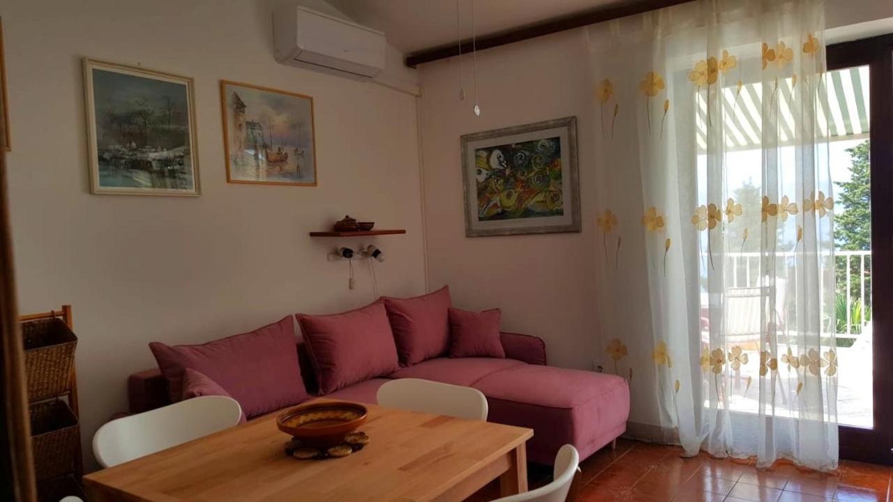 Apartments Mirjana Novi Vinodolski Bagian luar foto